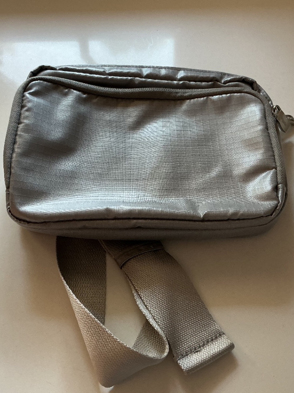 Quince Belt Bag - Silver in Excellent Condition